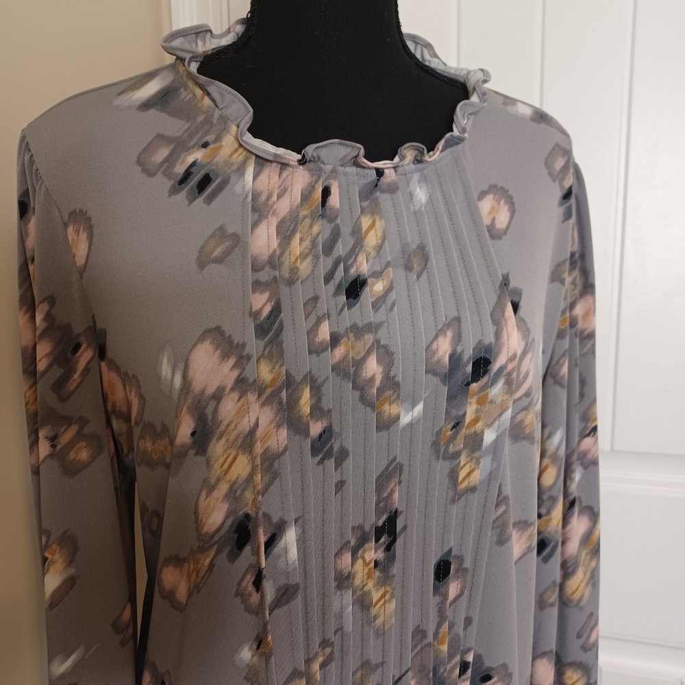 Calvin Klein Floral Knit Ruffle Pleated Long Sleeve Blouse Women's Sz Lg Gray - Picture 2 of 12